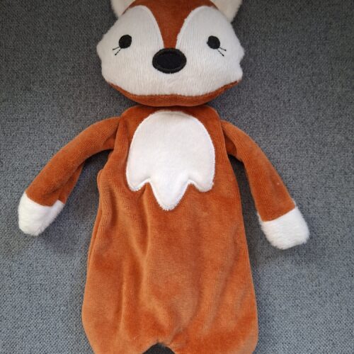2026/09/22646-1-scaled.jpg Knuffel vosje