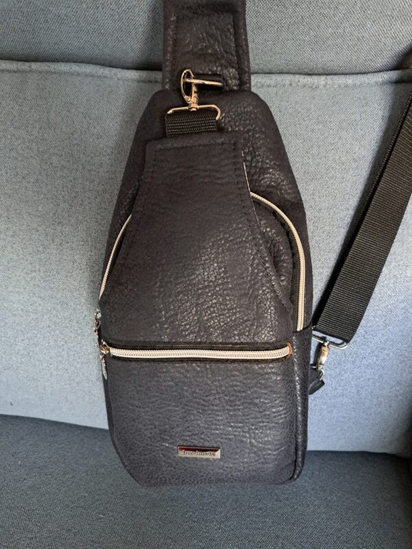 2026/09/9413-scaled.jpg Slingbag zwart
