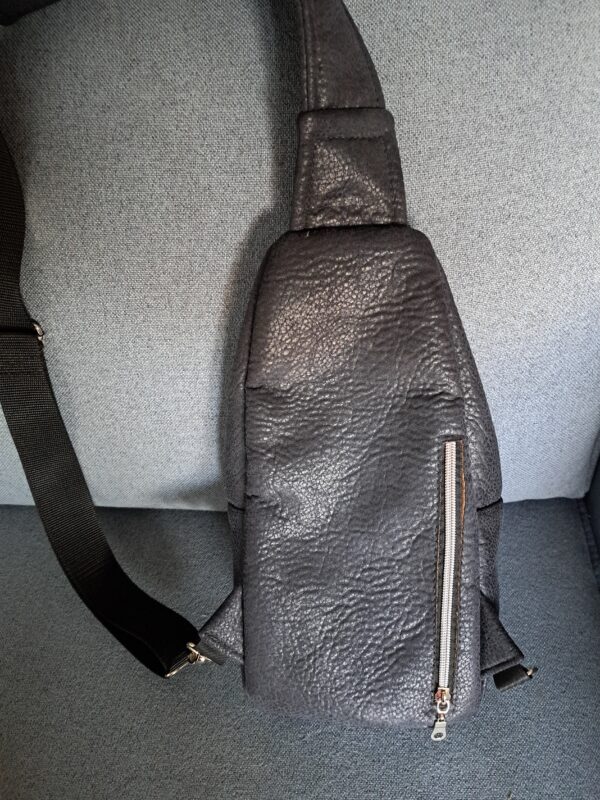 2026/09/9416-scaled.jpg Slingbag zwart